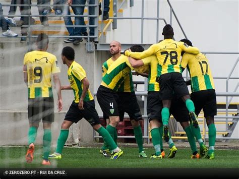 CD Tondela 2013-14 Home Kit