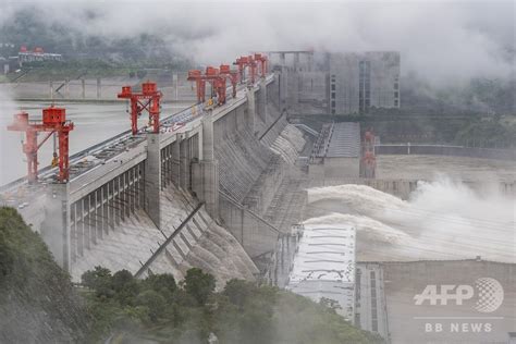 長江の三峡ダム、氾濫期に備え放流 中国 写真2枚 国際ニュース：afpbb News