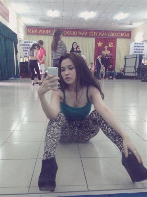 Naked Si Thanh In The Viet Nam Personal Show