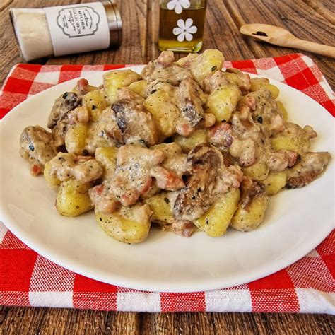 GNOCCHI FUNGHI E PANCETTA