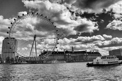 Thames And London Eye The London Eye Is A Giant Ferris Whe Flickr