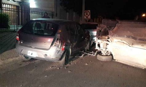 Borracho Choc A Tres Veh Culos Estacionados Y Termin Volcando La