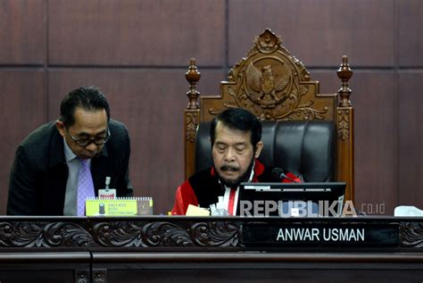 MK Putuskan Gugatan Usia Maksimal Capres Cawapres Hari Ini Republika