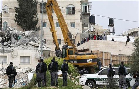 قوات الاحتلال الإسرائيلي تهدم منزل فلسطيني في القدس دار الهلال