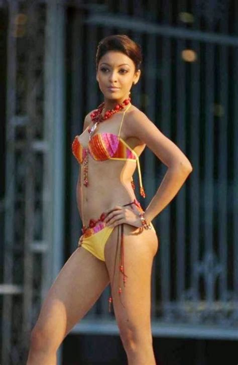 Bollywood Sexiest Actress In Bikini