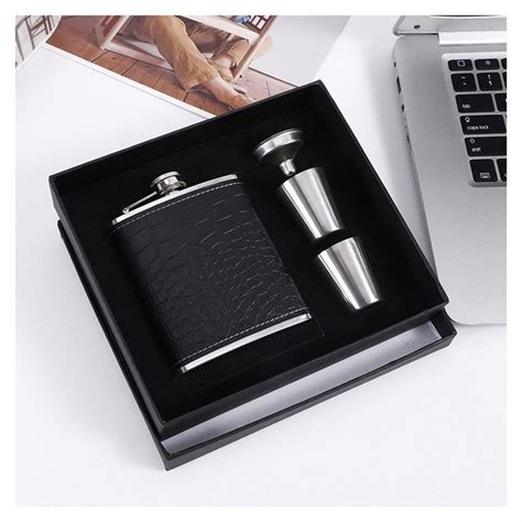 China Customized Hip Flask Set With 2 Mugs Manufacturers Suppliers