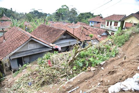 Kuningan Dikepung Bencana Alam Desa Dilanda Banjir Dan Longsor