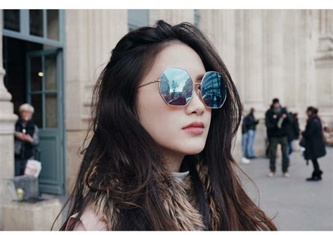 Những hot girl xinh đẹp giàu có và nổi tiếng của Lào