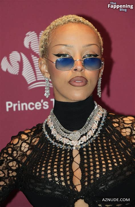 Doja Cat Flaunts Her Nude Legs At The Prince S Trust Global Gala