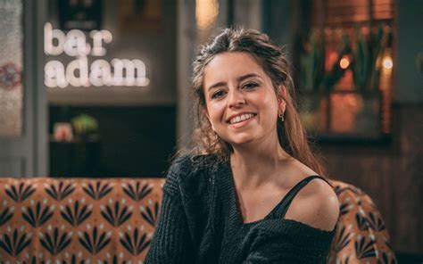 Thuis Actrice Lynn Van Den Broeck Deelt Heerlijke Vakantiefoto In Bikini