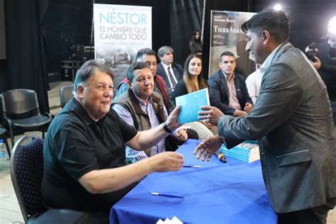 PresentaciÓn Del Libro «nÉstor El Hombre Que CambiÓ Todo En El Teatro