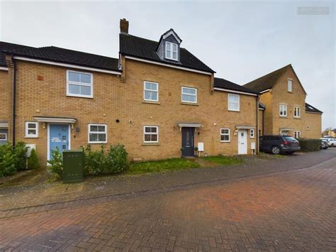 4 Bed Town House For Sale In Mallory Drive Yaxley Peterborough Pe7 £