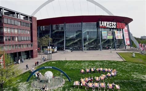 Lachende P Nzarena Um Uhr Lanxess Arena K Ln