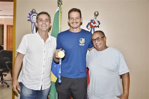 Prefeito Fabiano Horta recebe arqueiro número um do mundo Prefeitura