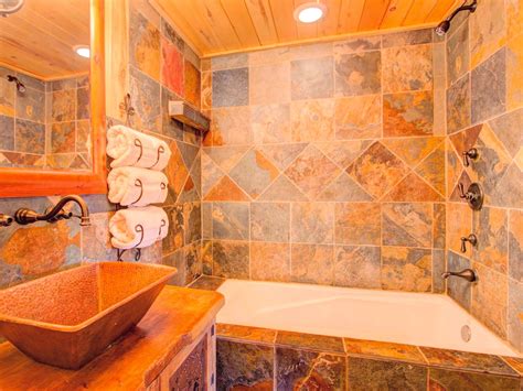 Cabin with a Hot Tub | Denver, Colorado | Glamping Hub