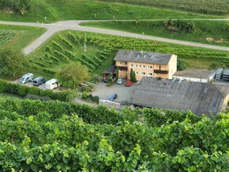 Wohnmobilstellplatz am Weingut Schätzle in Vogtsburg im Kaiserstuhl