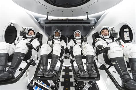 Spacex La Nasa Reporte Le Premier Vol Habité Opérationnel Du Crew