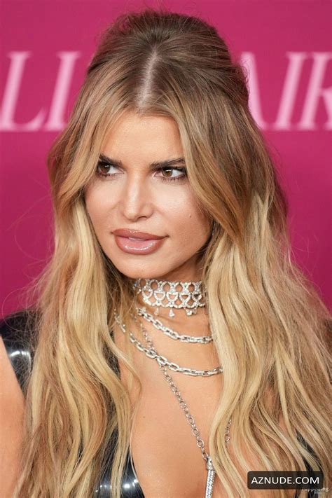 Jessica Simpson Sexy Shows Off Her Hot Cleavage In A Sultry Latex Dress