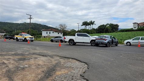 Colisão lateral é registrada na SC 108 em Urussanga Rádio Fundação