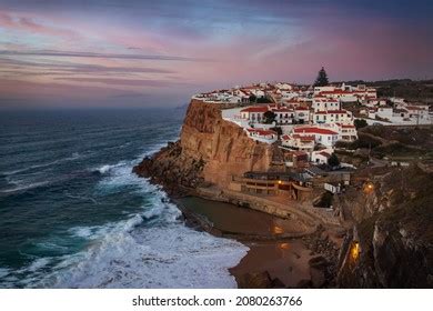 ポルトガル・シントラのマル・コラレス島にあるアゼナス山脈の高い角の写真写真素材2080263766 | Shutterstock