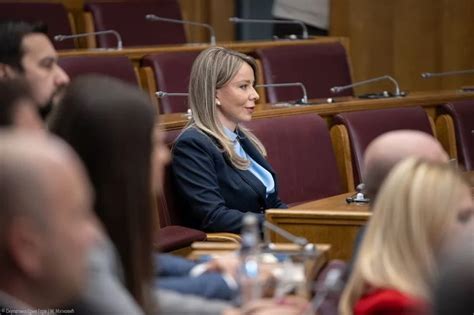 Skupština izabrala Irenu Radović za guvernerku CBCG podrška svih osim