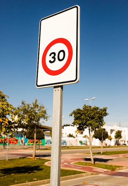 30 знак ограничения движения в парке | Бесплатно Фото