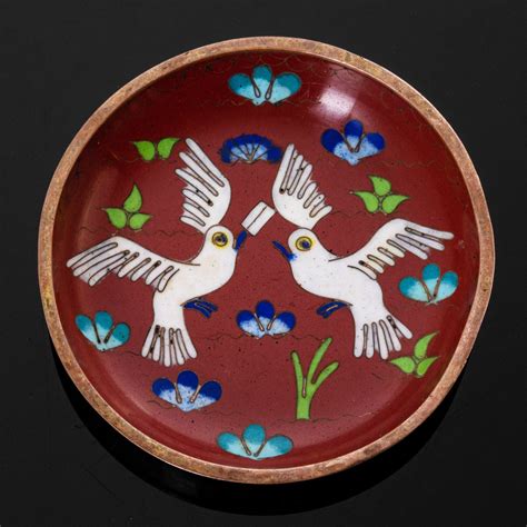 Розетка (блюдце) с изображением пары голубей, выполненная в технике ...