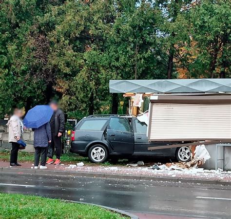 Powiat Kamieński ikamien pl Wjechał na chodnik potrącił pieszego i