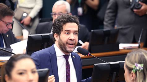 Clima Tenso Deputados Brigam e Interrompem Sessão na Câmara Fato 360