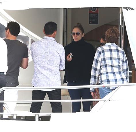 Jennifer Lopez Leva Fam Lia E Equipe Para Passeio De Barco