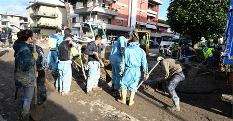 Slabo vreme še vedno povzroča težave v Toskani 3000 gospodinjstev brez