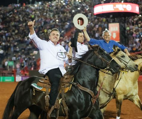 Em Festa De Pe O Bolsonaro Assina Decreto A Favor De Rodeios