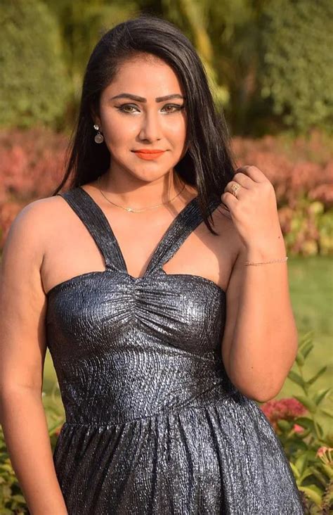 Hot Photos Of Priyanka Pandit Bhojpuri Actress Wiki Bio Movies Instagram MMS Scandal