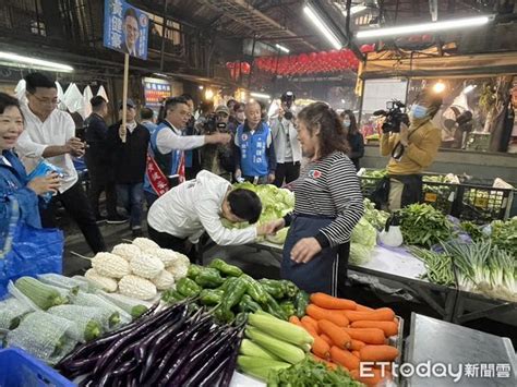 展現親和力！盧秀燕陪黃健豪市場掃街 90度鞠躬拜票攤商喊凍蒜 Ettoday政治新聞 Ettoday新聞雲