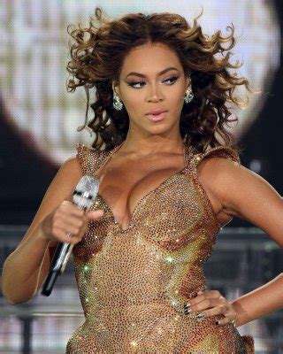 Beyonce Knowles Exposing Her Nice Shaved Pussy Upskirt In Car Paparazzi Pictures Porn Pictures