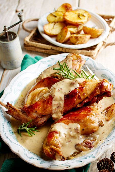 Kaninchen In Schalotten Senf Rahm Mit Rosmarinkartoffeln Rezept