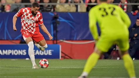 'That goalie isn't a clown, he's a whole circus' - Arsenal stand-in