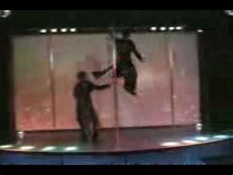 Naked Gun Голый пистолет парни на шесте flv YouTube