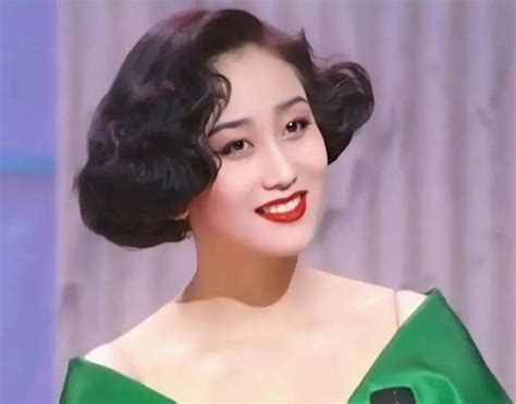 同是李连杰的妻子，黄秋燕和利智的人生，32年后才见分晓生活因为女儿黄秋燕利智李连杰新浪新闻