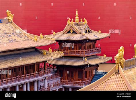 Architectural details of Jing'an Temple, Shanghai, China Stock Photo - Alamy