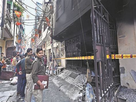 Delhi Shastri Nagar Massive Fire In Four Storey Building 4 Charred To