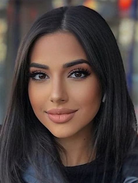 Pin By Allthingsadriana On Visages Beauty Girl Brunette Beauty Beauty Face Brunette