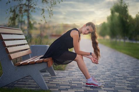 Dmitry Shulgin Women Brunette Long Hair Wavy Hair Looking At Viewer