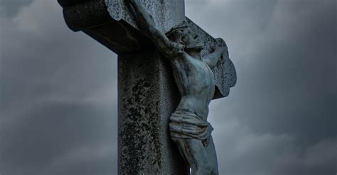 Sculpture of Jesus on Cross · Free Stock Photo