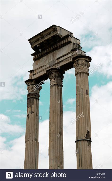 Colonnes De Temple De Castor Et Pollux Banque De Photographies Et D