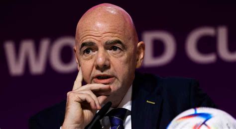 Gianni Infantino Hoy me siento catarí árabe africano gay discapacitado un trabajador
