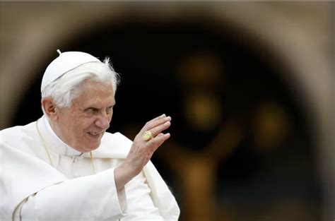 Papa Benedicto XVI Un Hombre En Desacuerdo Con El Mundo Moderno Que