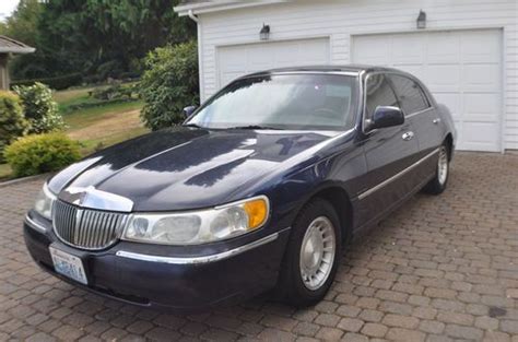 Buy Used 2002 Lincoln Town Car Executive Series Sedan 4 Door 46l In