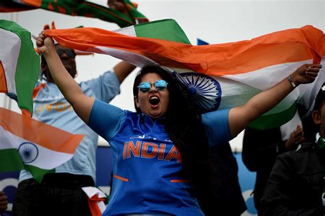 In pictures: Cricket brings together Pakistani, Indian fans across ...