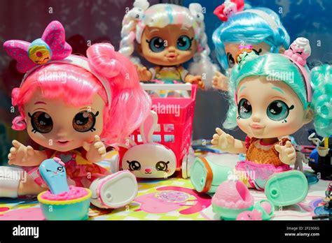 Big eye dolls hi-res stock photography and images - Alamy